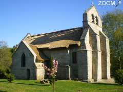 Foto Eglise de Lestards couverte en chaume
